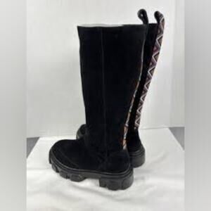 FARM RIO
Suede Grosgrain Trim Riding Boots size 6.5 (s1.15) new without box